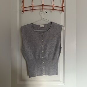 Aritzia Wilfred Gray Sleeveless Button-Up Top